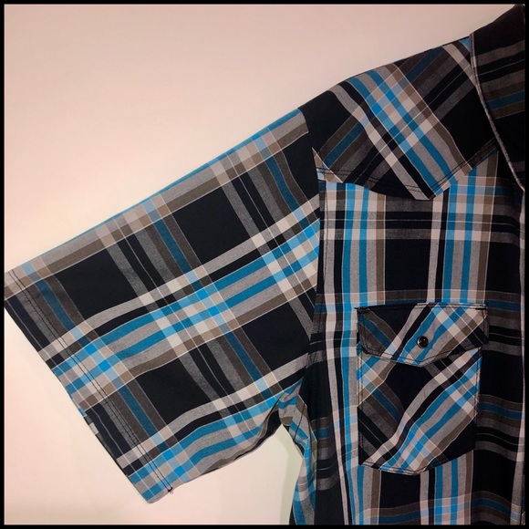 TheNorthFace🍃🍂 Black Blue and Grey flannel with 2 pockets, snaps, like new - Picture 7 of 16